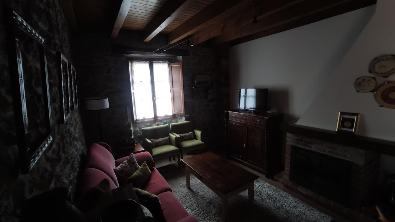 El Colladin Guest House Llerices Exterior photo