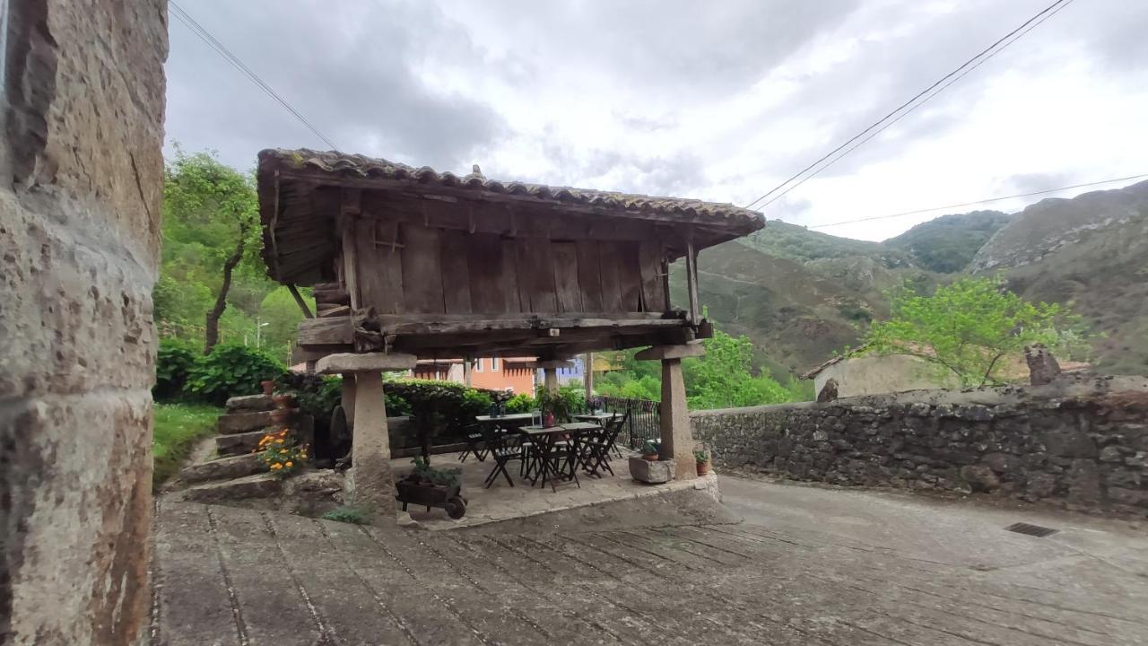El Colladin Guest House Llerices Exterior photo