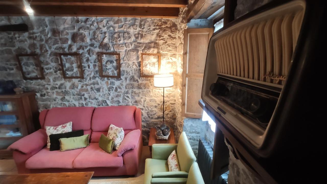 El Colladin Guest House Llerices Exterior photo