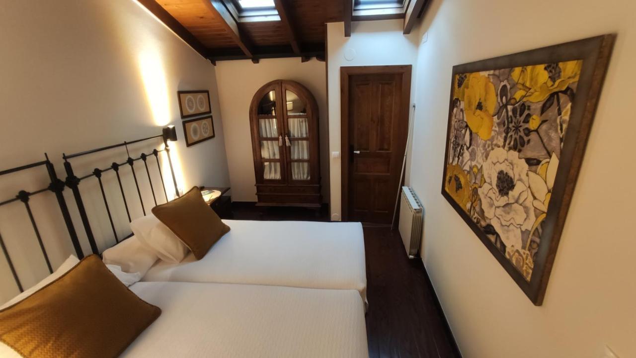 El Colladin Guest House Llerices Exterior photo